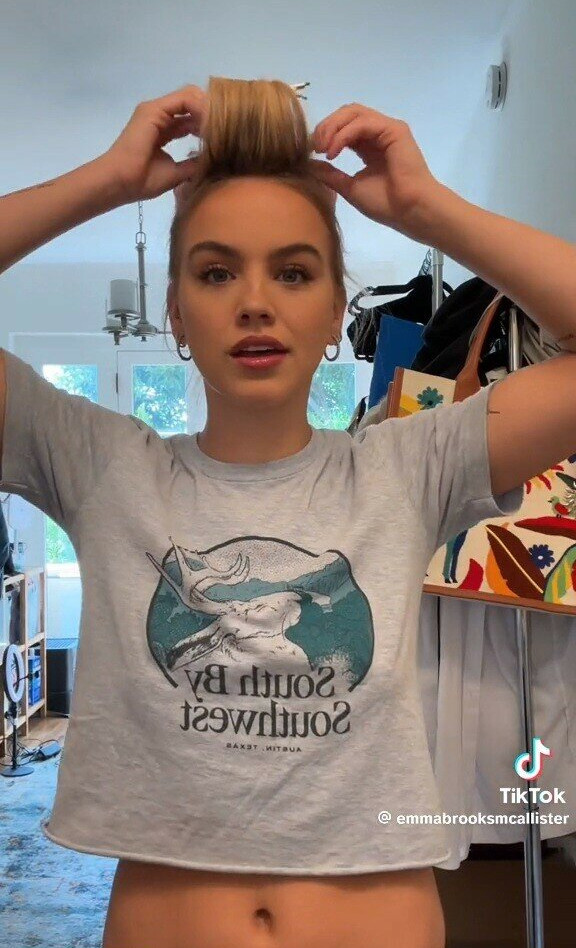 emma-brooks gallery photo #1255