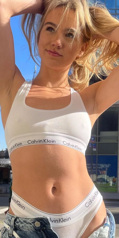 emma-brooks gallery photo #1275