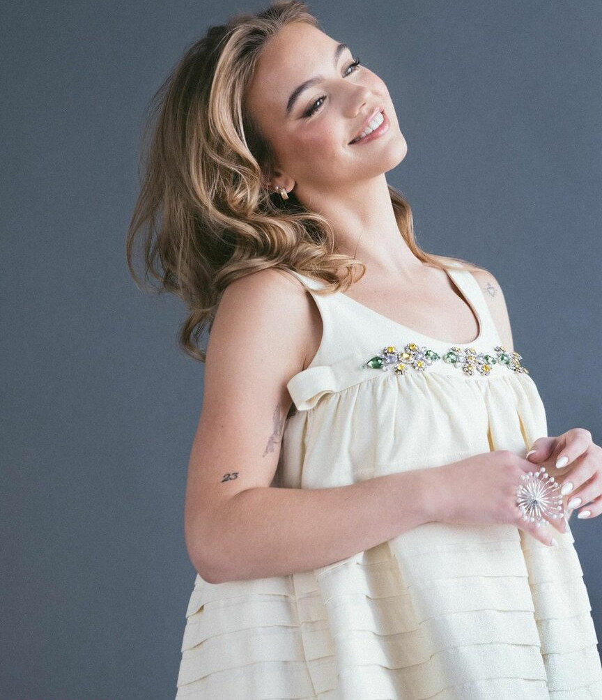 emma-brooks gallery photo #1302