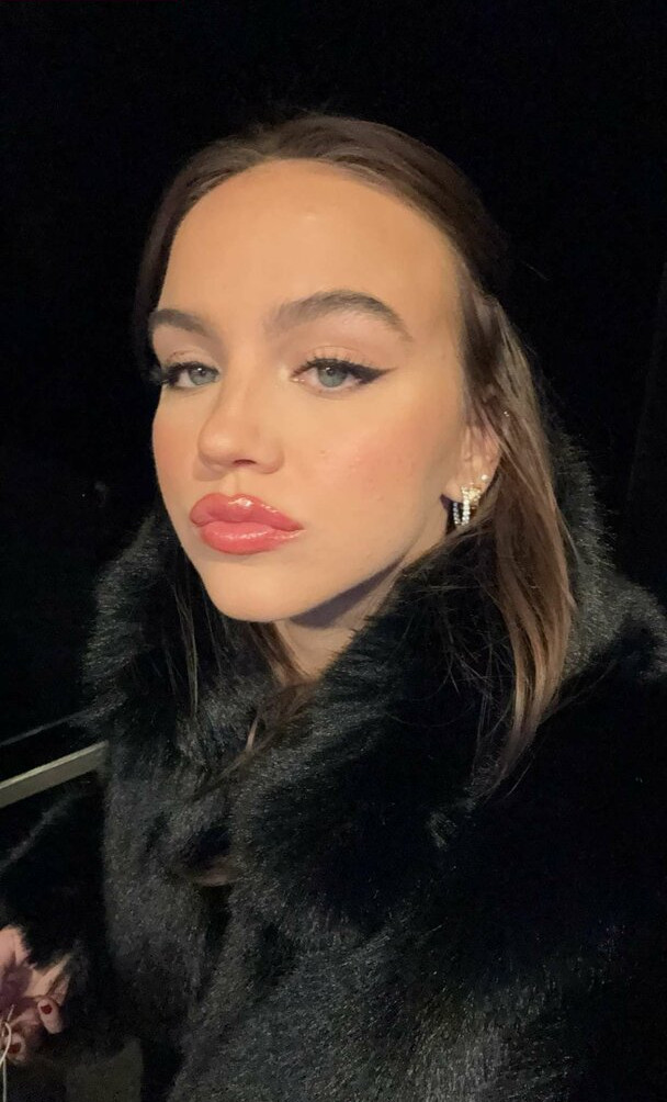 emma-brooks gallery photo #1315