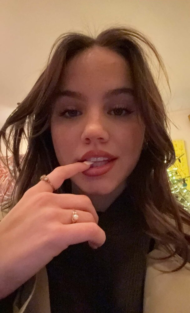 emma-brooks gallery photo #1318