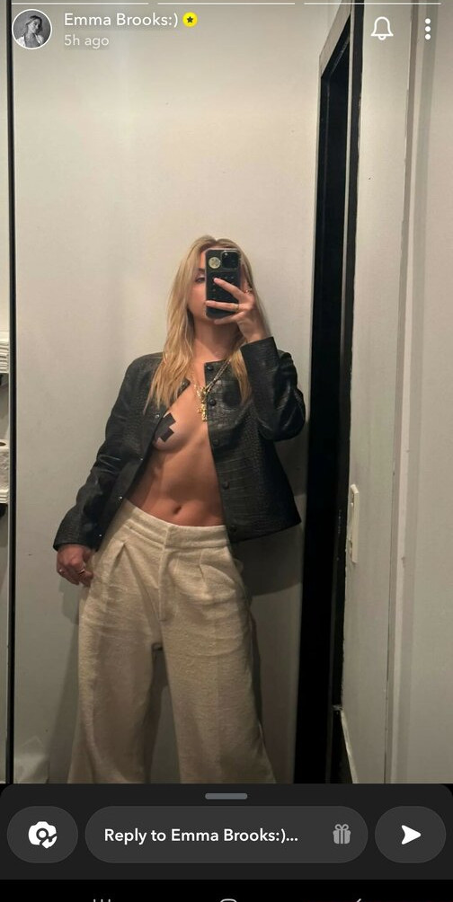 emma-brooks gallery photo #1319