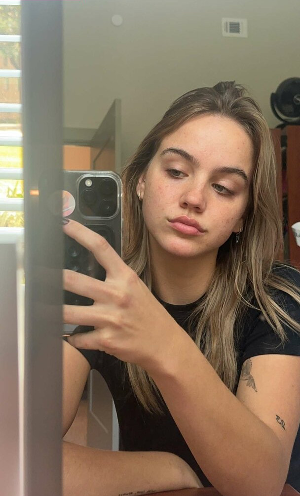 emma-brooks gallery photo #1323