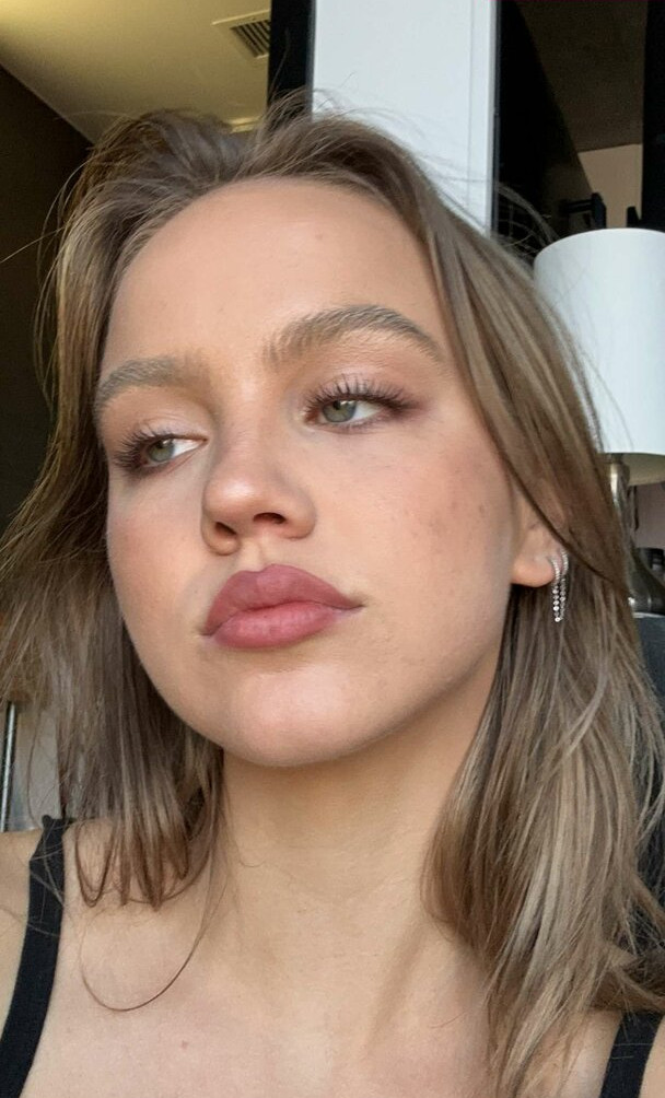 emma-brooks gallery photo #1326