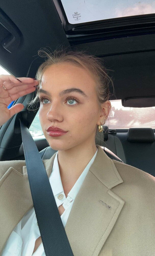 emma-brooks gallery photo #1327