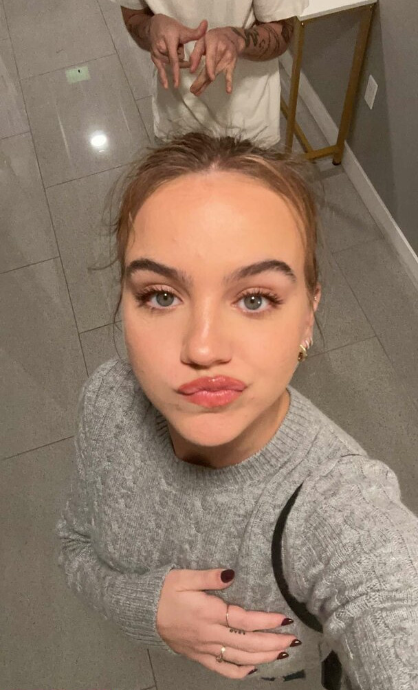 emma-brooks gallery photo #1329