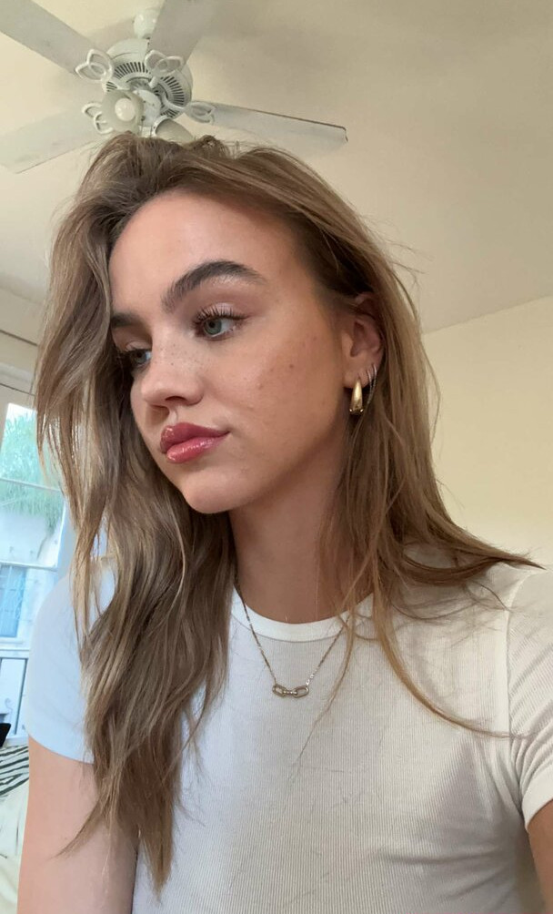 emma-brooks gallery photo #1330