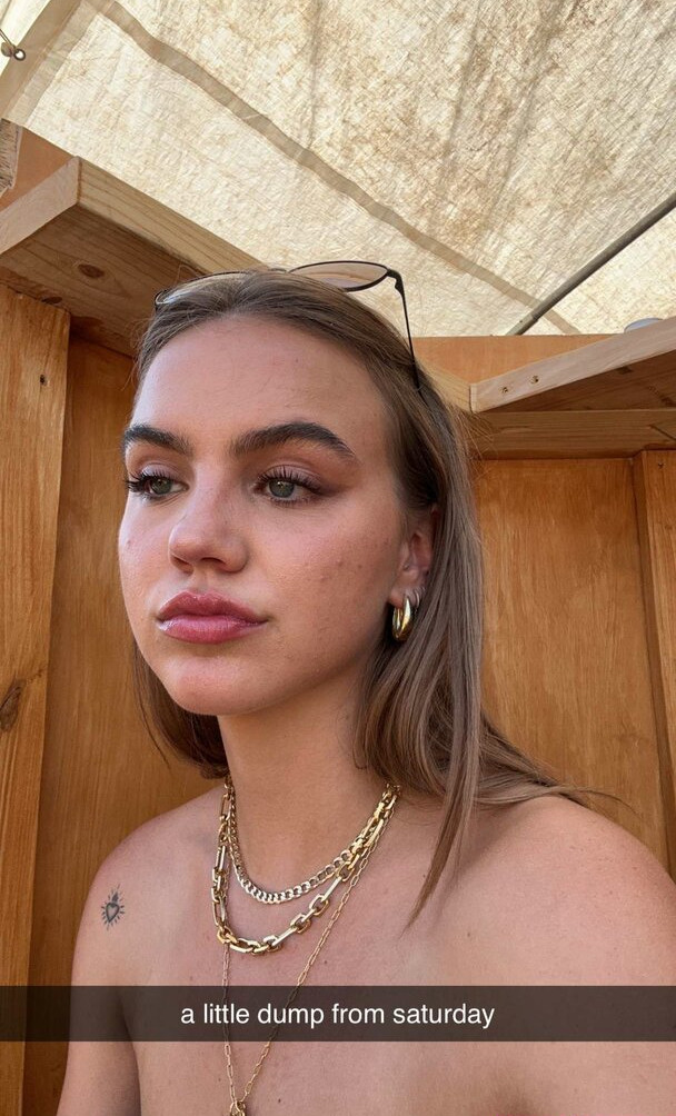 emma-brooks gallery photo #1333