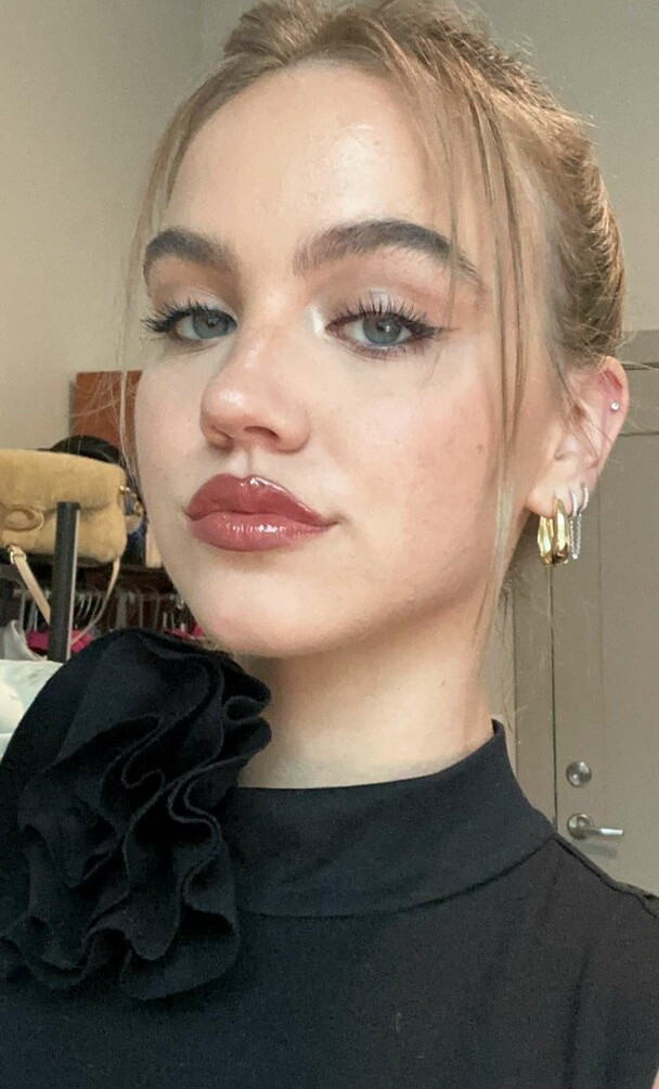 emma-brooks gallery photo #1336