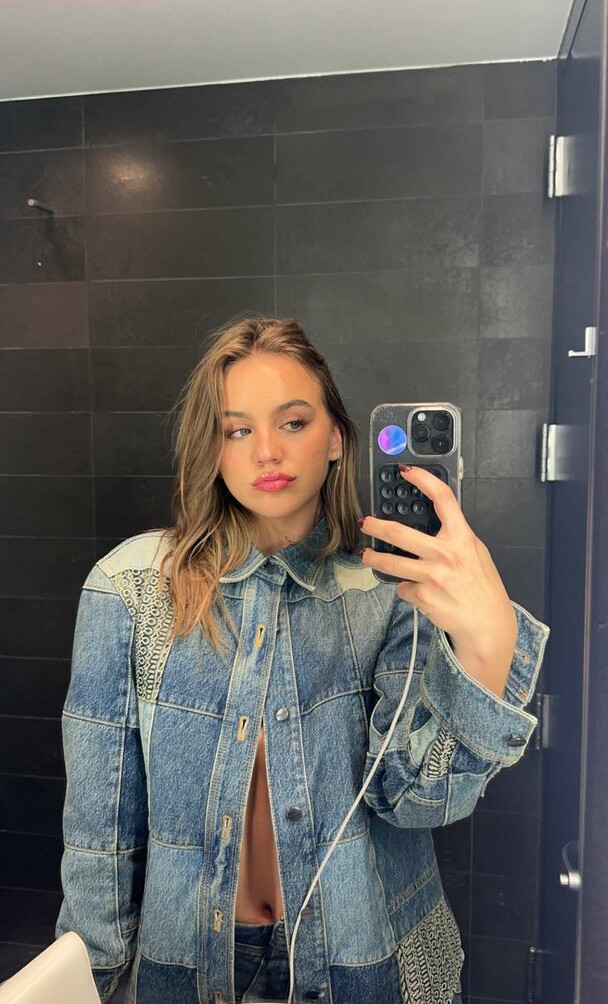 emma-brooks gallery photo #1354