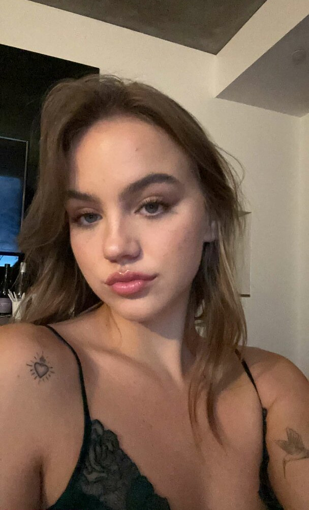 emma-brooks gallery photo #1355