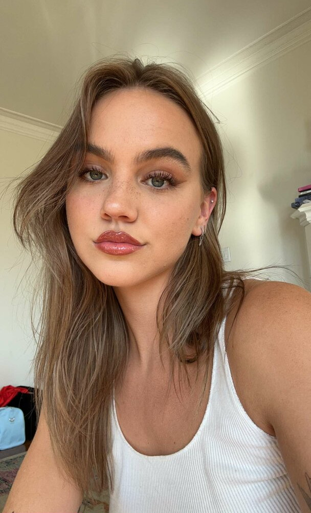 emma-brooks gallery photo #1359