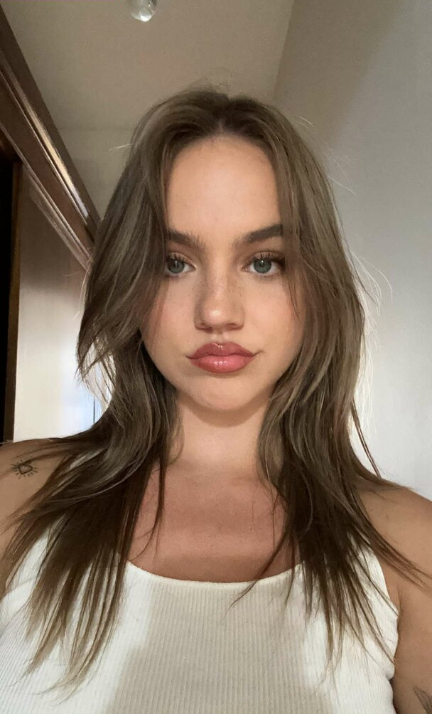 emma-brooks gallery photo #1365