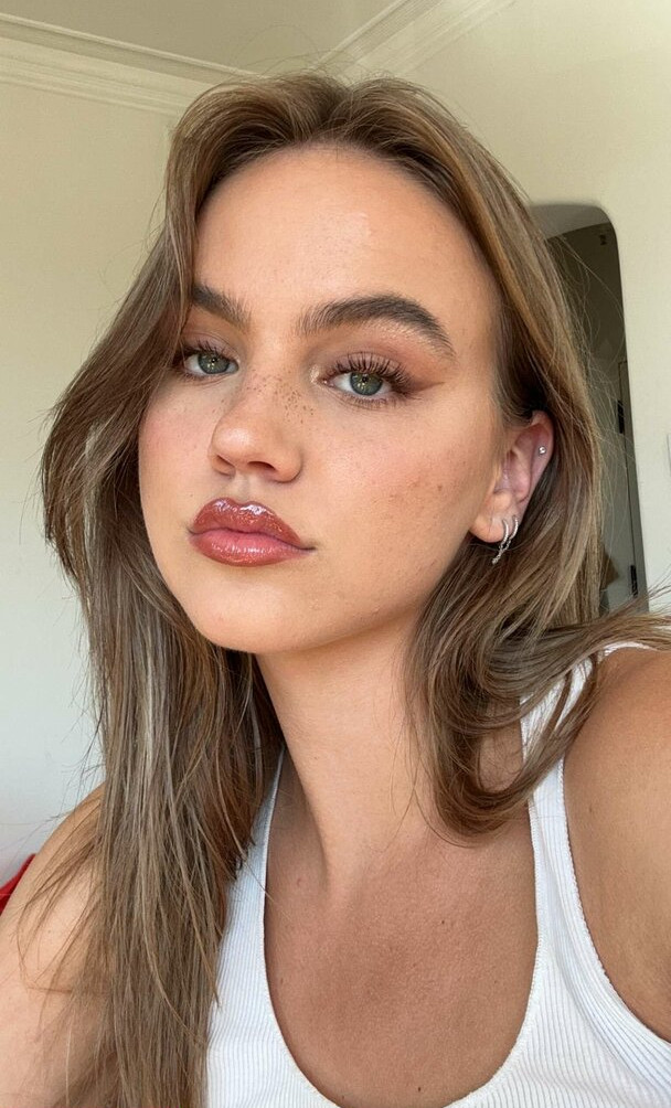 emma-brooks gallery photo #1371