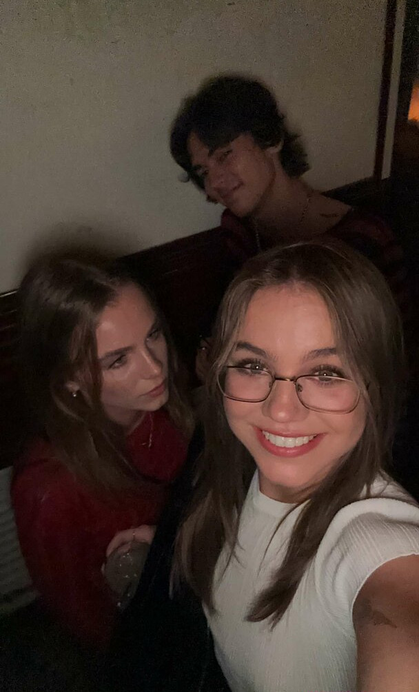 emma-brooks gallery photo #1389