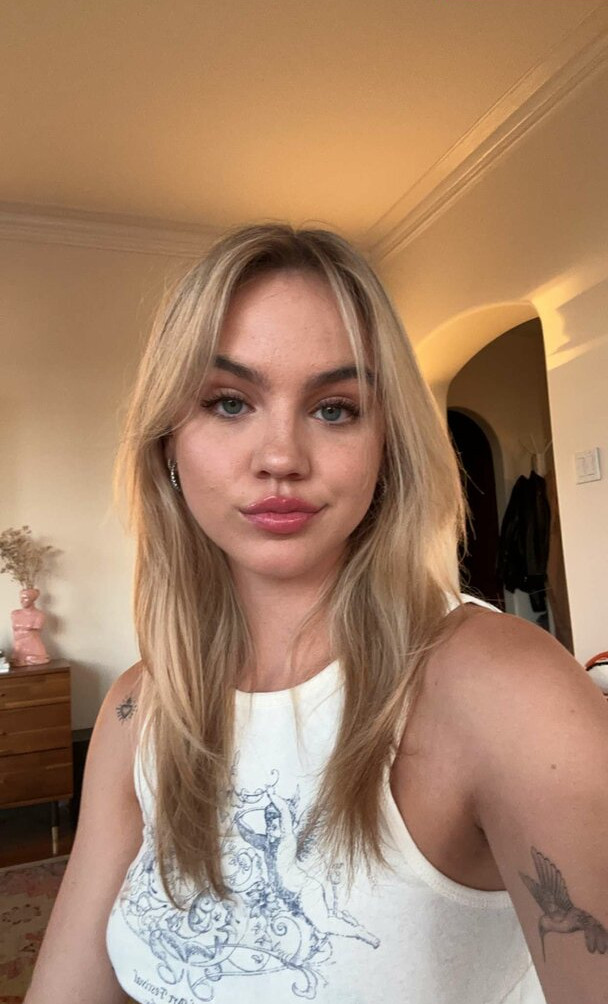 emma-brooks gallery photo #1417