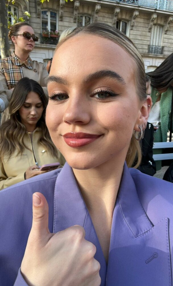 emma-brooks gallery photo #1431