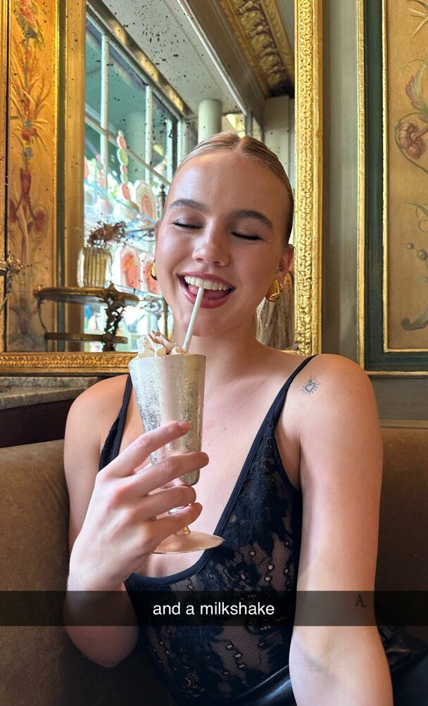 emma-brooks gallery photo #1433