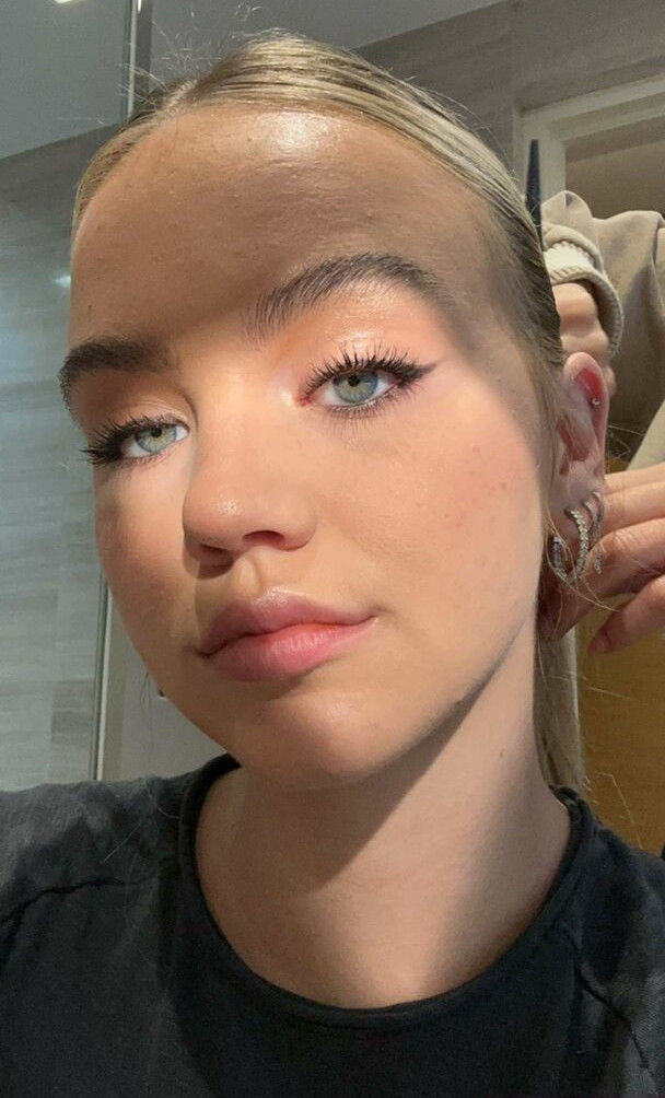 emma-brooks gallery photo #1434