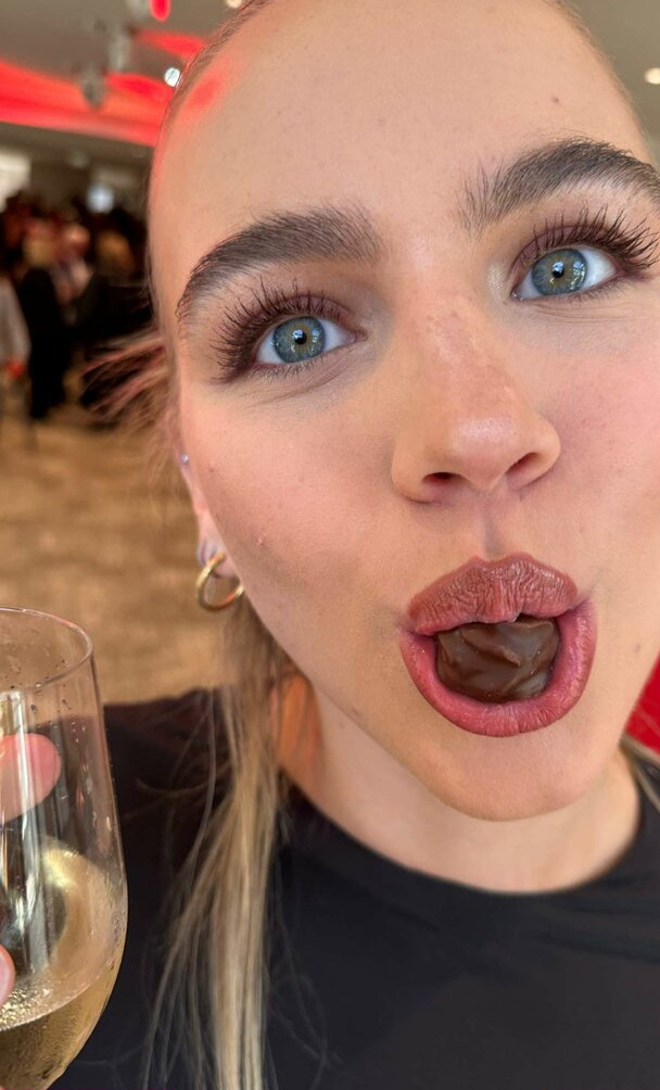 emma-brooks gallery photo #1437