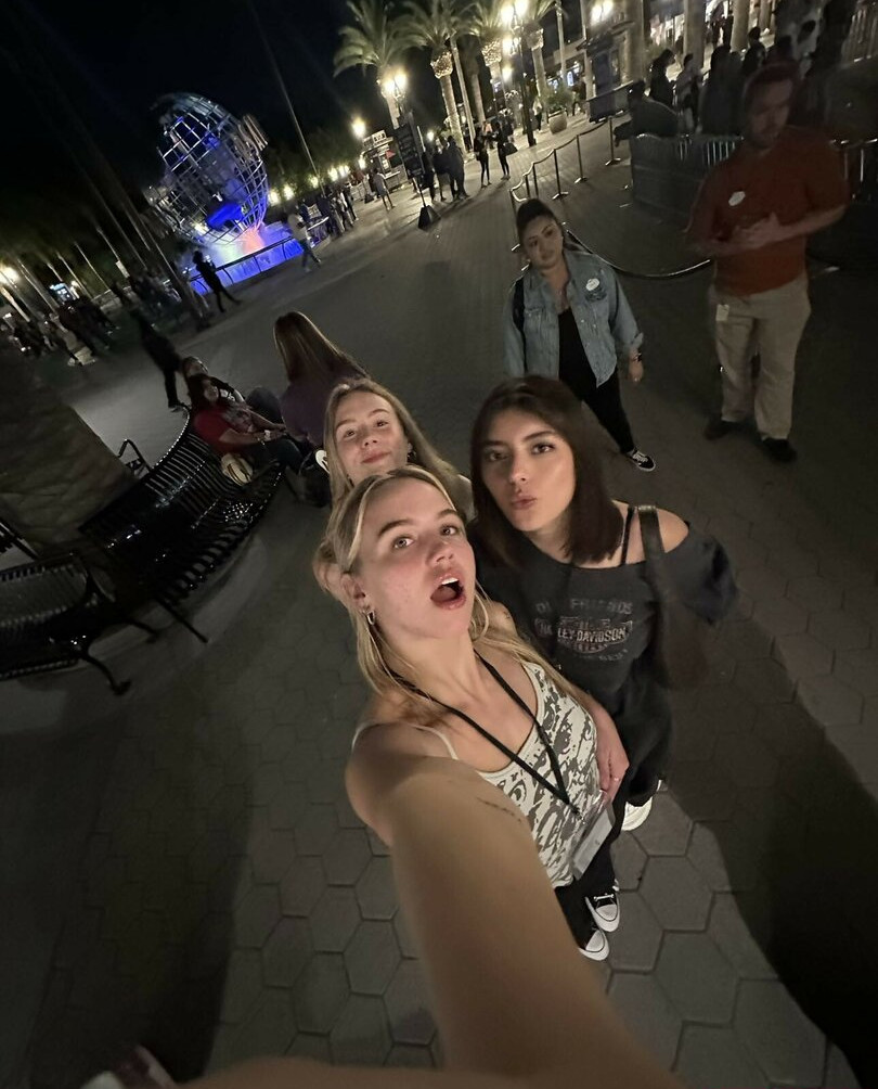 emma-brooks gallery photo #1442