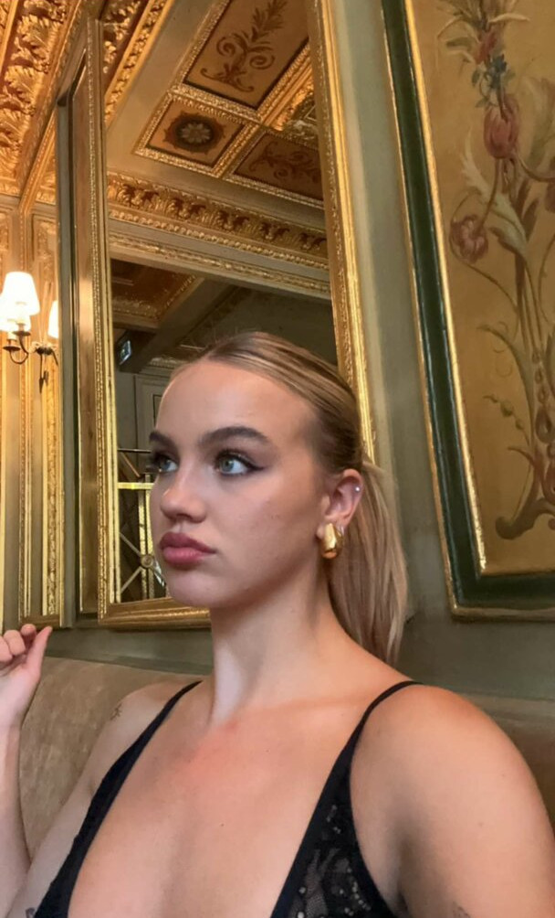 emma-brooks gallery photo #1454