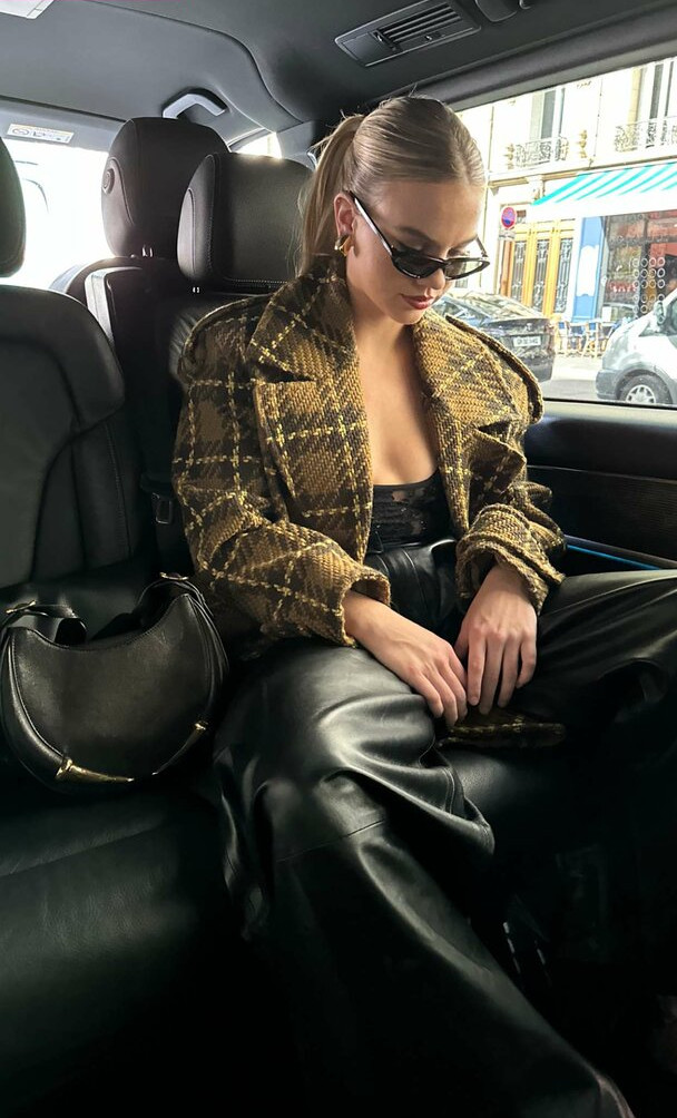 emma-brooks gallery photo #1458