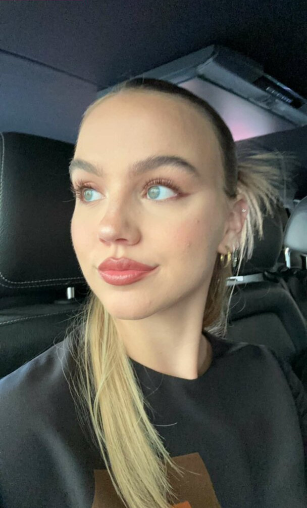 emma-brooks gallery photo #1459