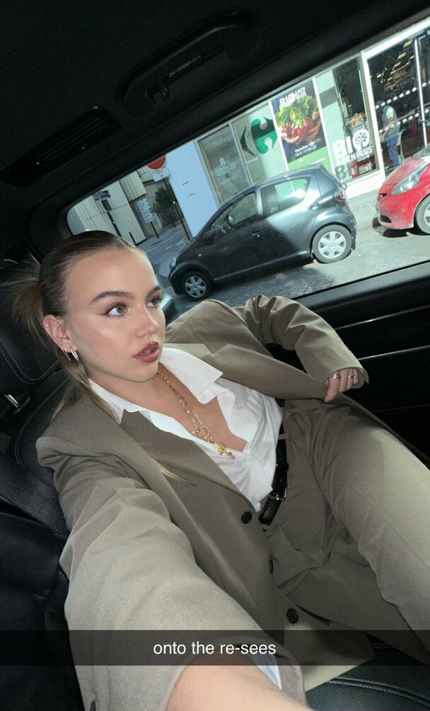 emma-brooks gallery photo #1463