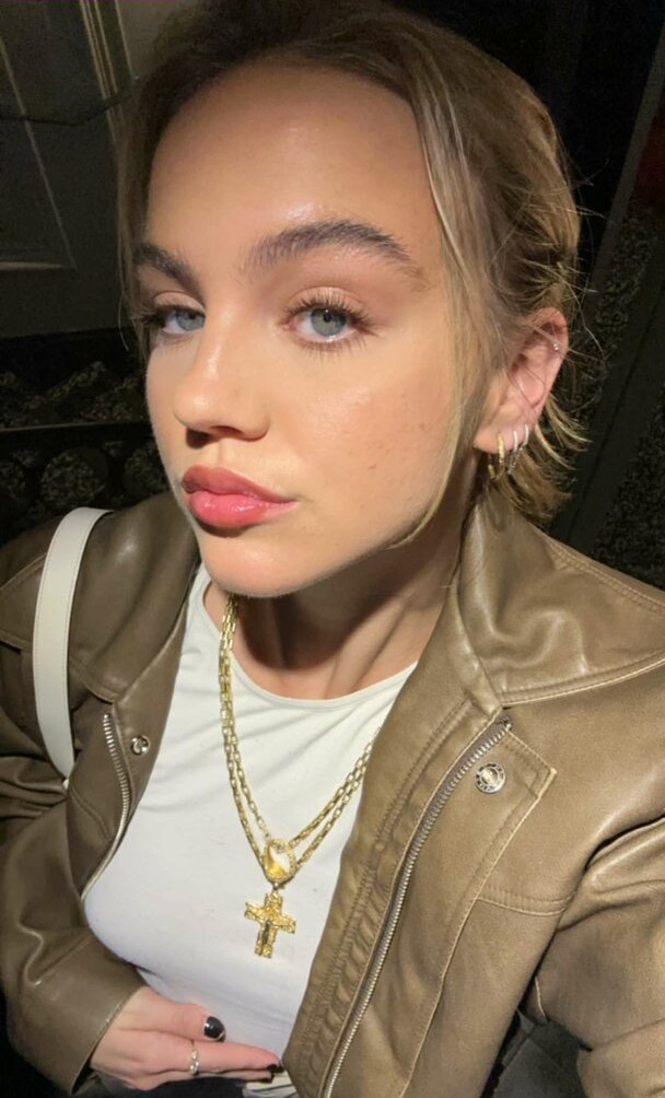 emma-brooks gallery photo #1477