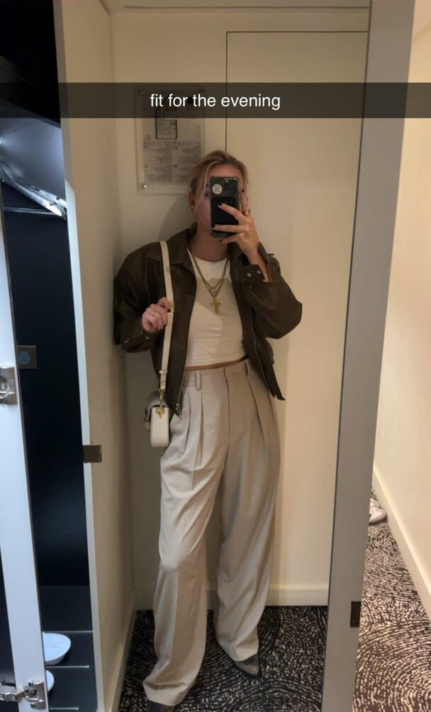 emma-brooks gallery photo #1478