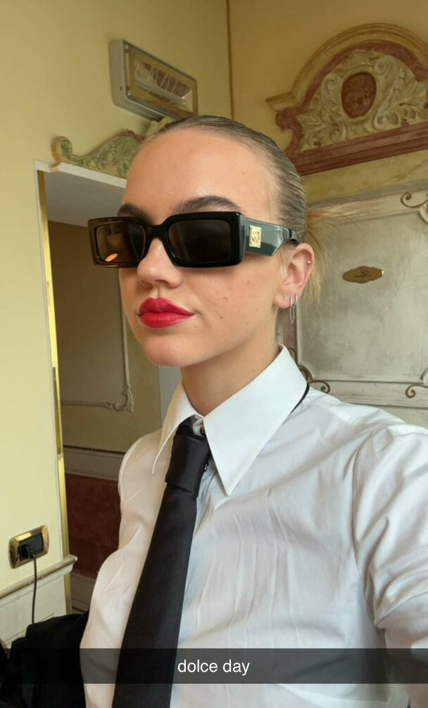 emma-brooks gallery photo #1483