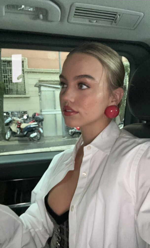 emma-brooks gallery photo #1485