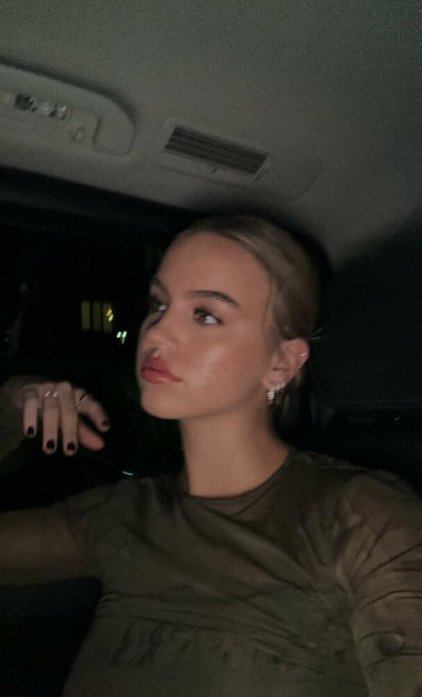 emma-brooks gallery photo #1487