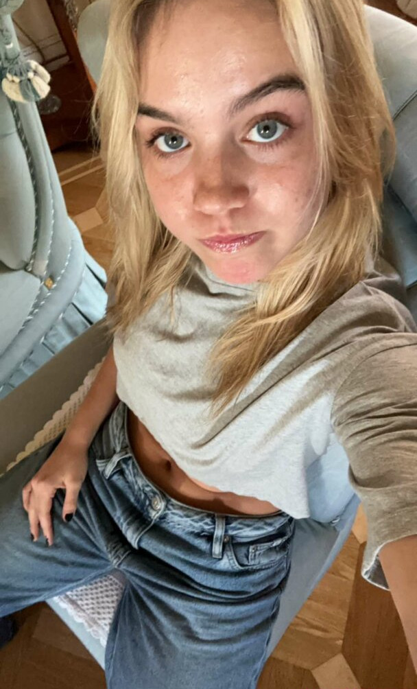 emma-brooks gallery photo #1493