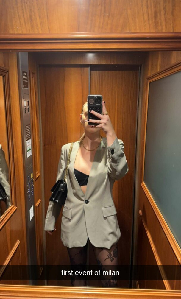 emma-brooks gallery photo #1494