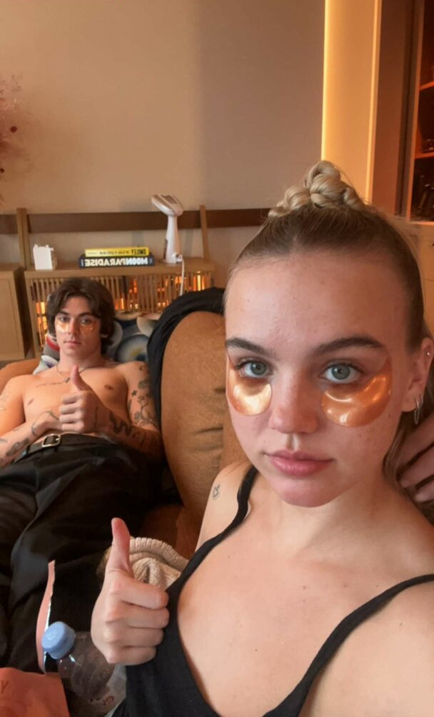 emma-brooks gallery photo #1497