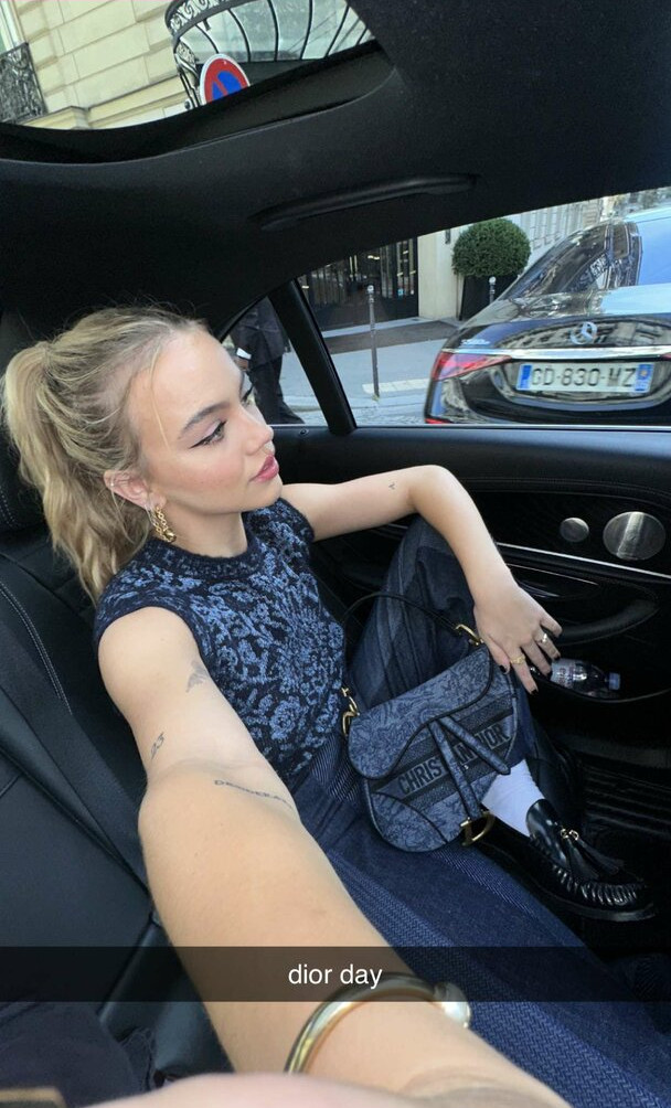 emma-brooks gallery photo #1500