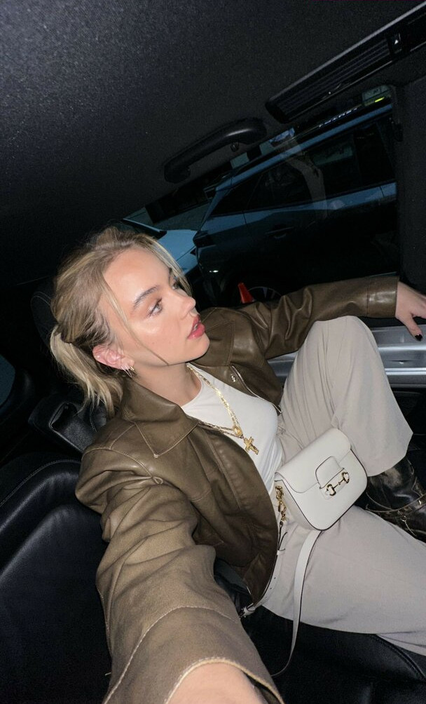 emma-brooks gallery photo #1501