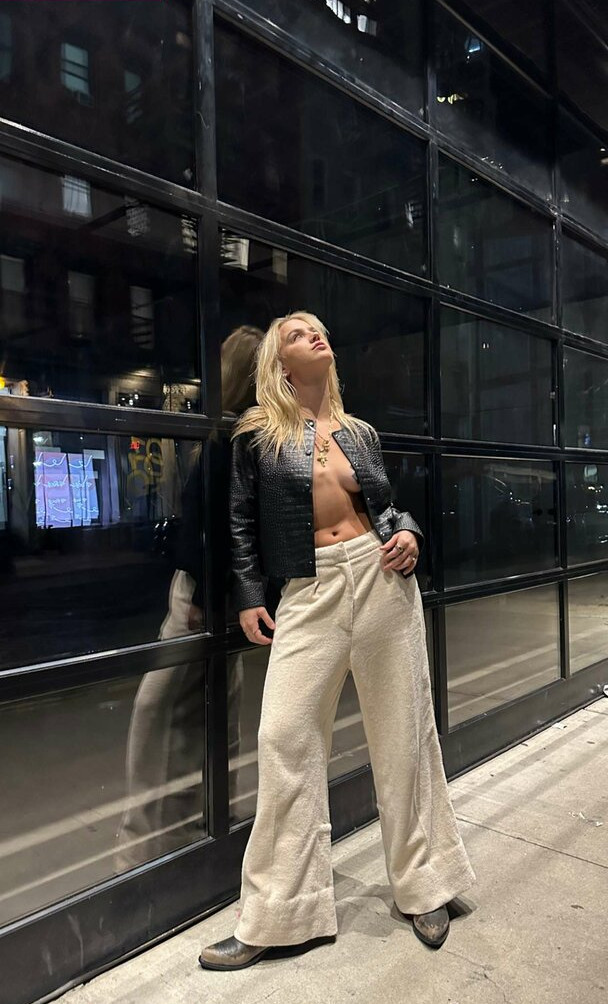 emma-brooks gallery photo #1539