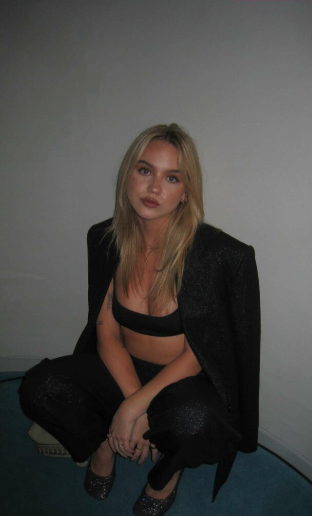 emma-brooks gallery photo #1545