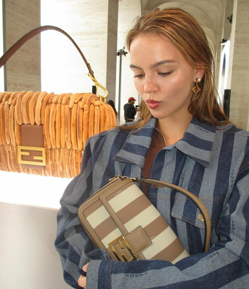 emma-brooks gallery photo #725