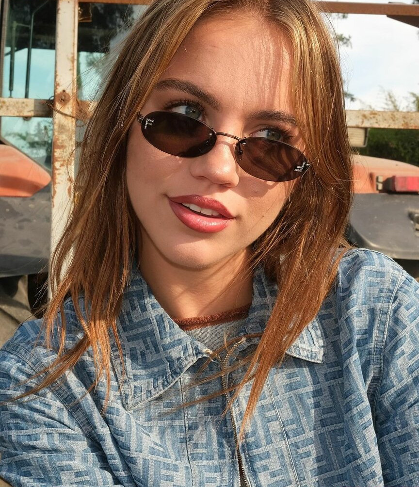 emma-brooks gallery photo #727