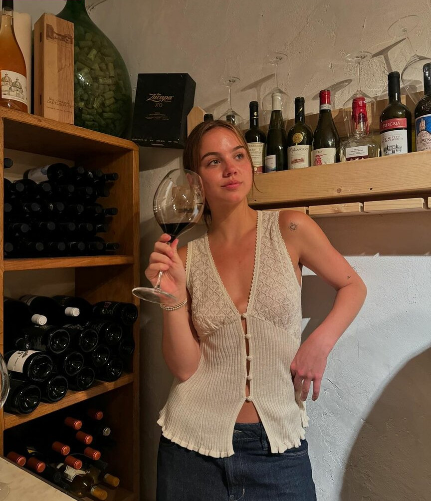 emma-brooks gallery photo #733