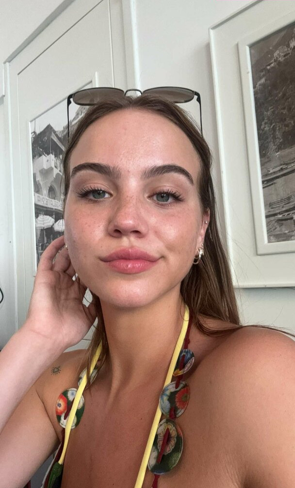 emma-brooks gallery photo #768