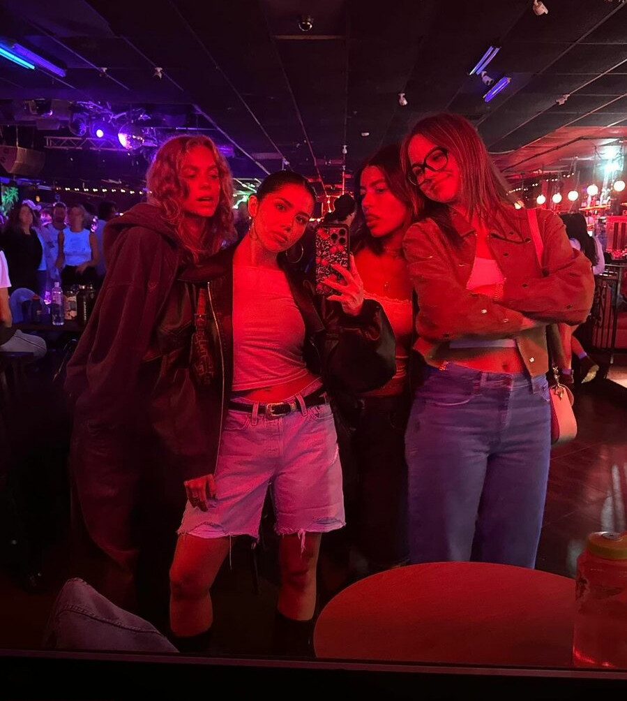 emma-brooks gallery photo #776