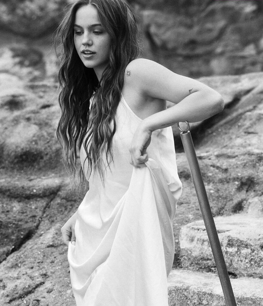 emma-brooks gallery photo #799