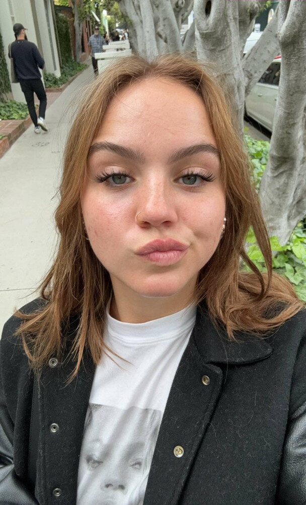 emma-brooks gallery photo #831