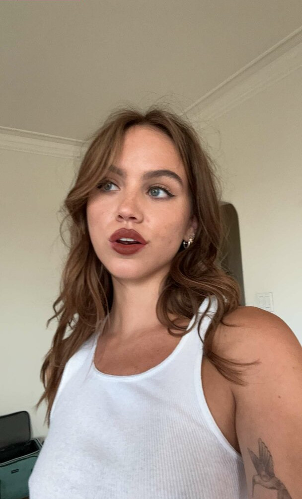 emma-brooks gallery photo #842