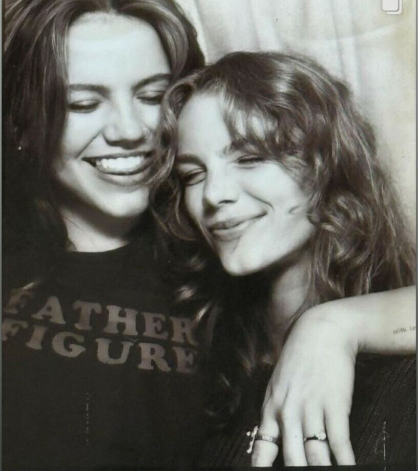 emma-brooks gallery photo #859